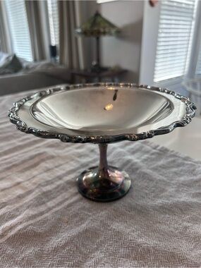 Vintage Oneida SilverPlate Pedestal Candy Dish Compote Bowl